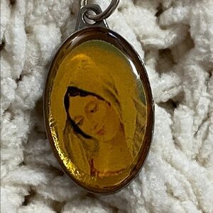 Virgin Mary vintage pendant. VGUC
